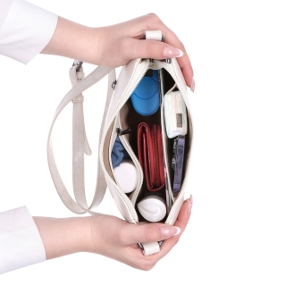 Nadčasová crossbody kabelka z pravé kůže Noelia Bolger materiál kůže zapínání na zip barva bílá velikost malá NB 0079 OW Vnitřek