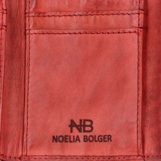 Minimalistická kožená peněženka s prošíváním Noelia Bolger materiál kůže zapínání na cvoček barva červená velikost malá 5129 NB CV Logo