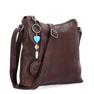 Kožená crossbody kabelka s přívěskem Noelia Bolger materiál kůže zapínání na zip barva hnědá velikost malá NB 3100 H