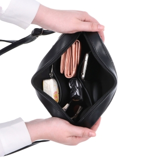 Stylová dámská kabelka s prošíváním Carmelo materiál nylon zapínání na zip barva metalická velikost malá 4386 TI Vnitřek