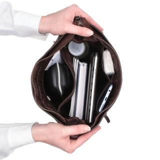 Kožená crossbody s přední zipovou kapsou Noelia Bolger materiál kůže zapínání na zip barva hnědá velikost střední NB 2103 H Vnitřek