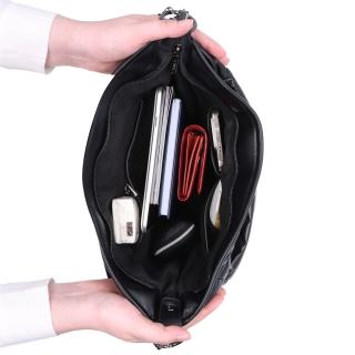 Měkká kabelka s prošíváním a elegantním nádechem Carmelo materiál nylon zapínání na zip barva vínová velikost střední 4383 BO Vnitřek