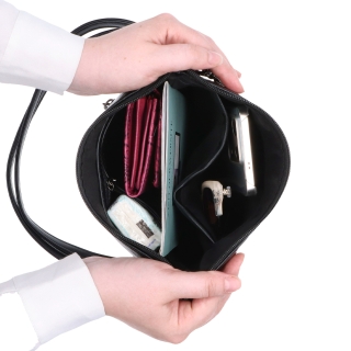 Elegantní crossbody kabelka s řetízkem Le Sands materiál syntetická kůže zapínání na zip barva taupe velikost malá 7722 T Vnitřek