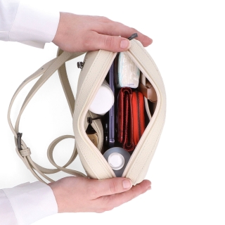 Malá kožená crossbody kabelka s kapsou na zip Noelia Bolger materiál kůže zapínání na zip barva béžová velikost malá NB 3013 K Vnitřek