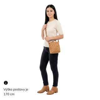 Praktická crossbody kabelka s členěným vnitřkem Tangerin materiál syntetická kůže zapínání na zip barva béžová velikost malá 1117 BE Na postavě