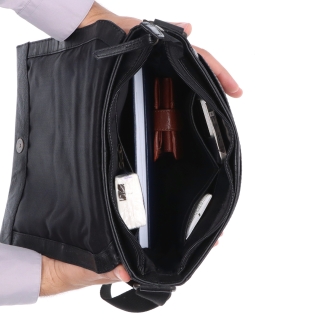 Kožená crossbody klopna Poyem materiál kůže zapínání s klopou barva černá velikost střední 2207 Poyem C Vnitřek
