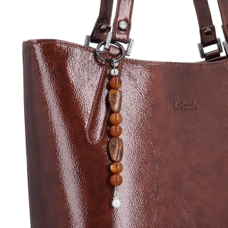 Syntetická shopper kabelka s přívěskem Le Sands materiál syntetická kůže zapínání na zip barva hnědá velikost velká 4643 H Detail