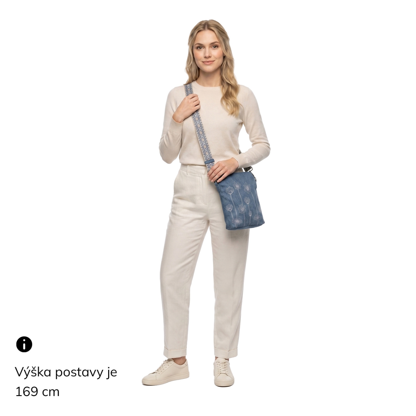 Crossbody kabelka s dekorativním vzorem a širokým popruhem Indee materiál syntetická kůže zapínání na zip barva modrá velikost malá 6343 M Na postavě