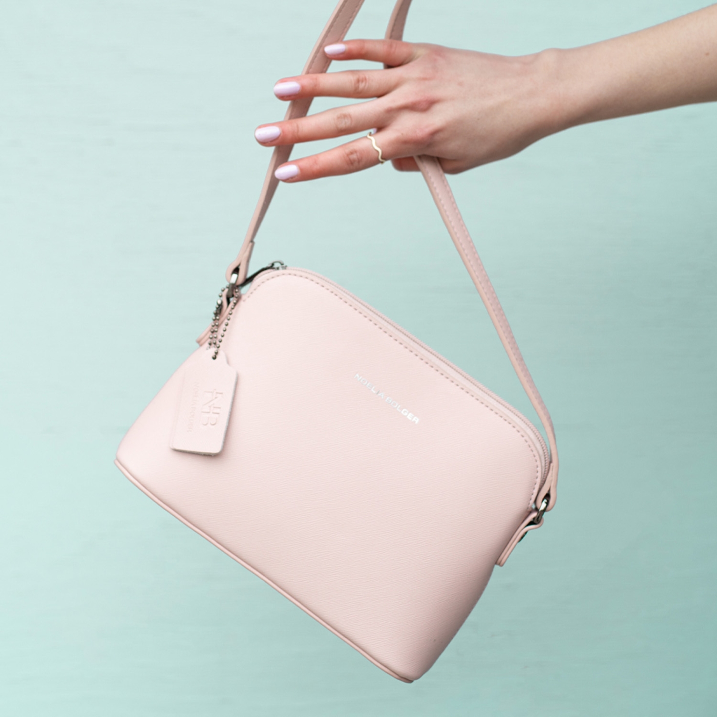 Kožená kabelka crossbody Noelia Bolger Noelia Bolger materiál kůže zapínání na zip barva růžová velikost malá NB 0096 R Lifestyle