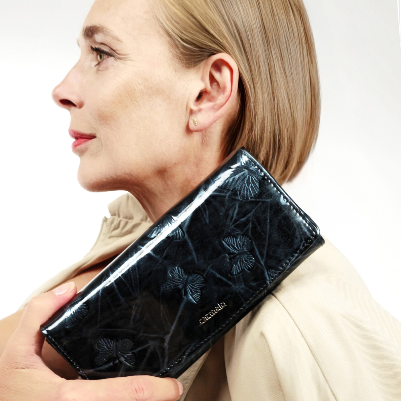 Elegantní dlouhá peněženka Carmelo materiál kůže zapínání na cvoček barva černá velikost velká 2109 M C Lifestyle
