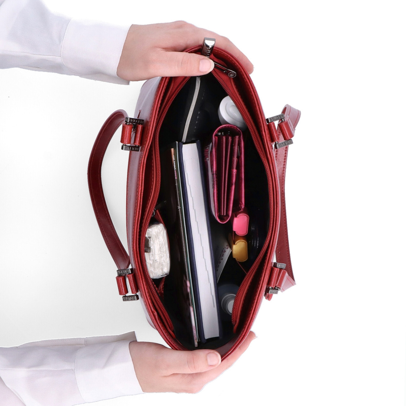 Kožená kabelka přes rameno pro ženy Noelia Bolger materiál kůže zapínání na zip barva červená velikost střední NB 0104 TCV Vnitřek