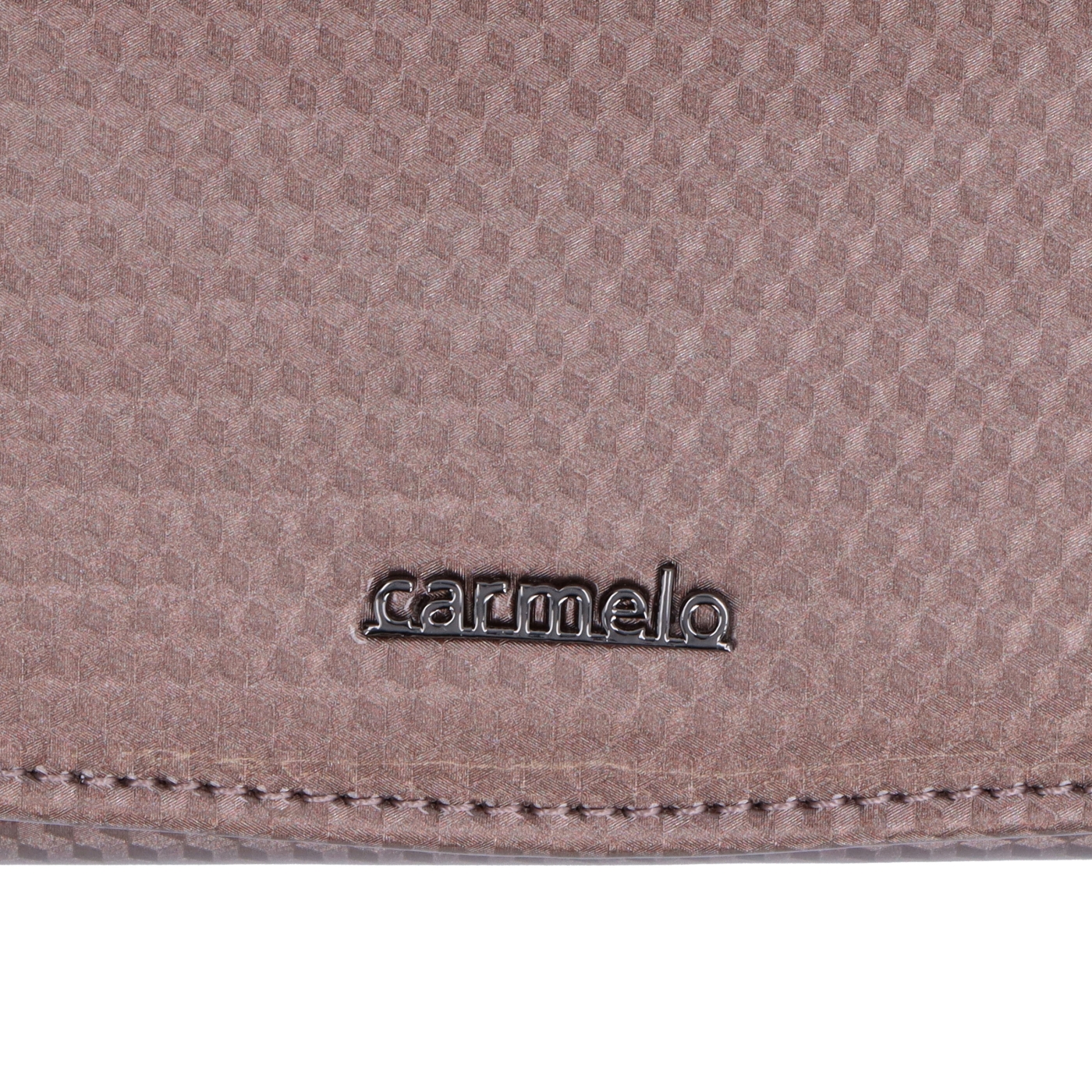 Stylová lakovaná peněženka z pravé kůže Carmelo materiál kůže zapínání na cvoček barva taupe velikost velká 2109 K T Logo