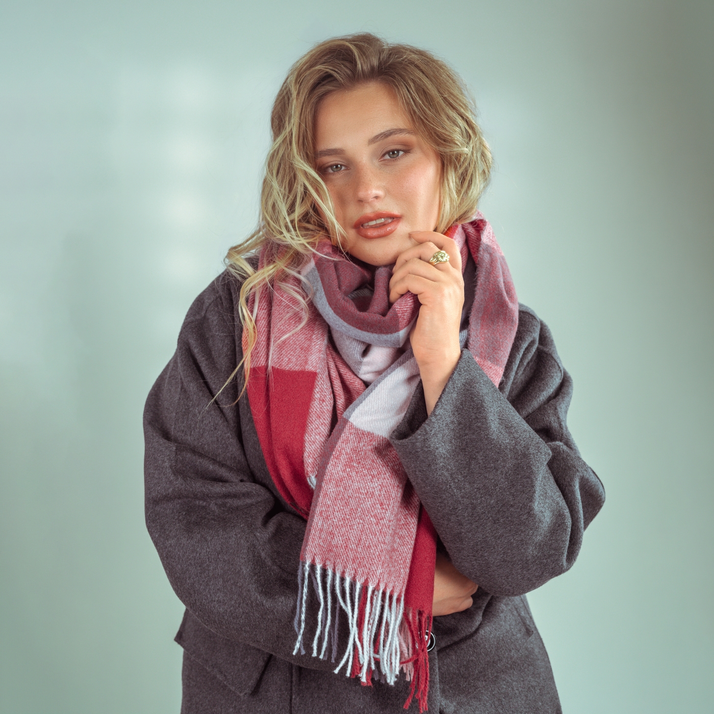 Příjemná šála s kostkovaným vzorem Noelia Bolger materiál Polyester s příměsí vlny barva multicolor KZ002 - 06 Lifestyle