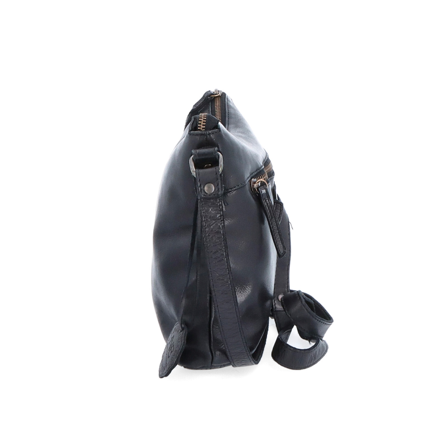 Kožená crossbody kabelka s moderním designem Noelia Bolger materiál kůže zapínání na zip barva černá velikost malá NB 2400 C Z boku