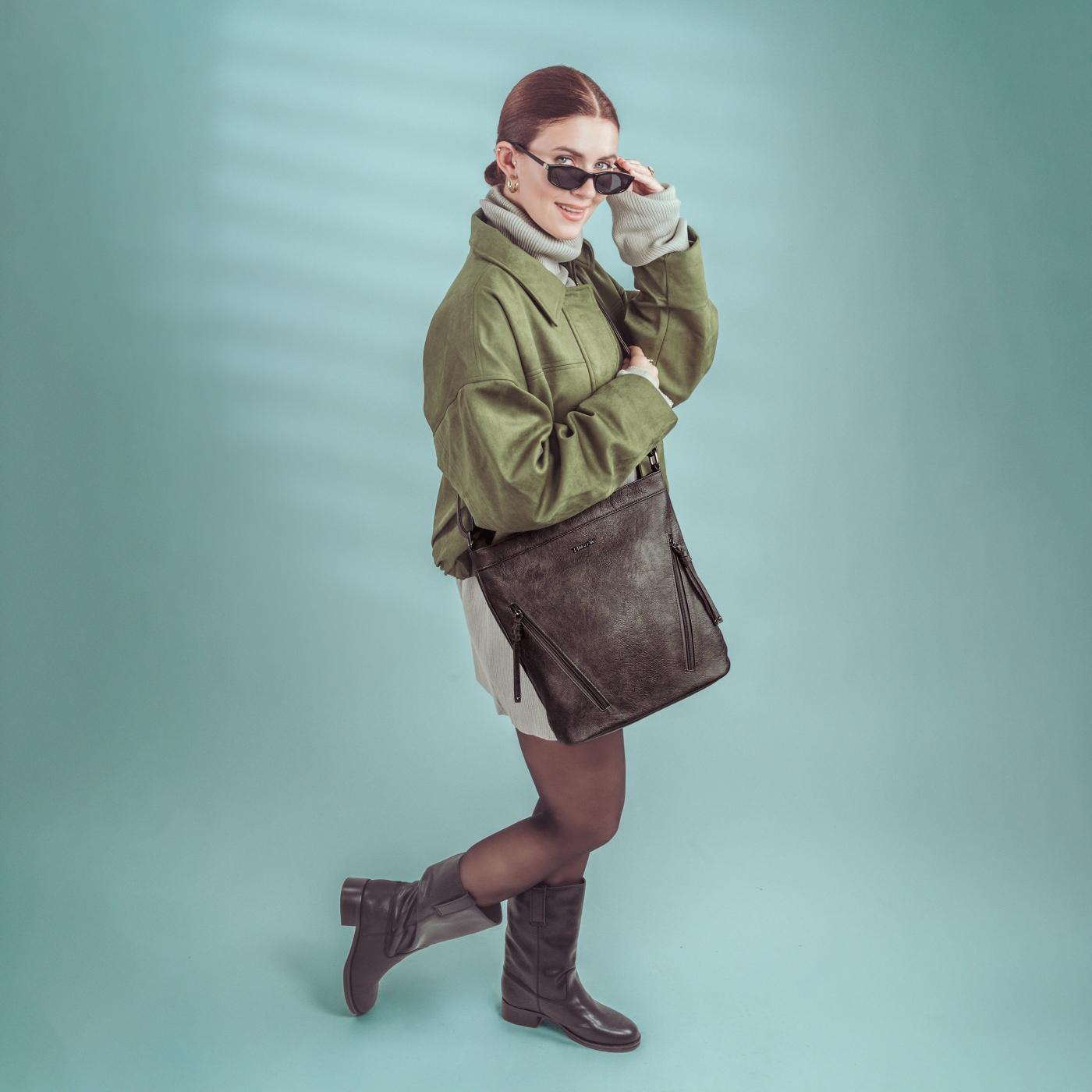 Crossbody kabelka s ozdobnými zipy Tangerin materiál syntetická kůže zapínání na zip barva šedá velikost střední 8050 ANT Lifestyle