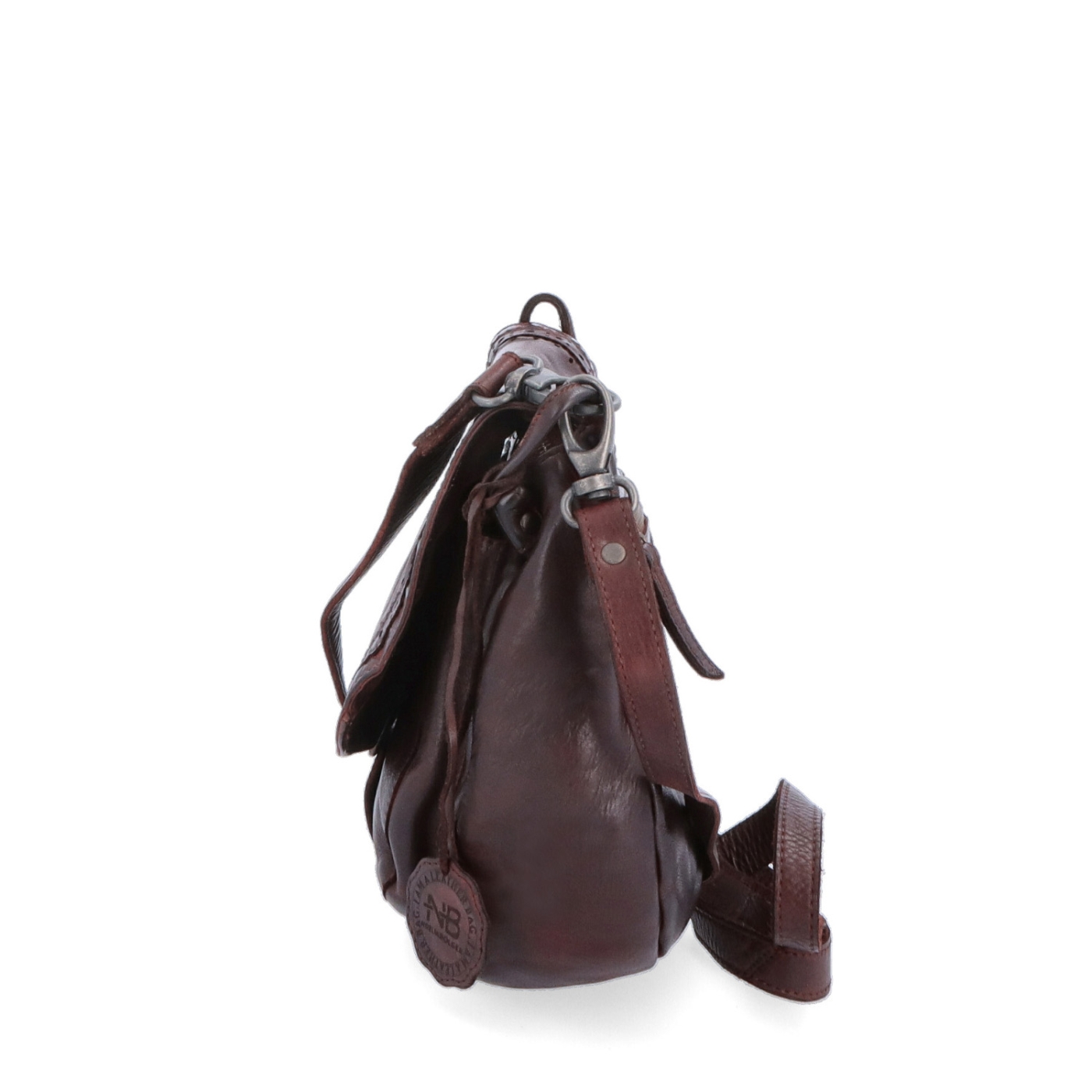 Kožená crossbody kabelka se zdobenou klopou Noelia Bolger materiál kůže zapínání s klopou barva vínová velikost střední NB 2030 BO Z boku