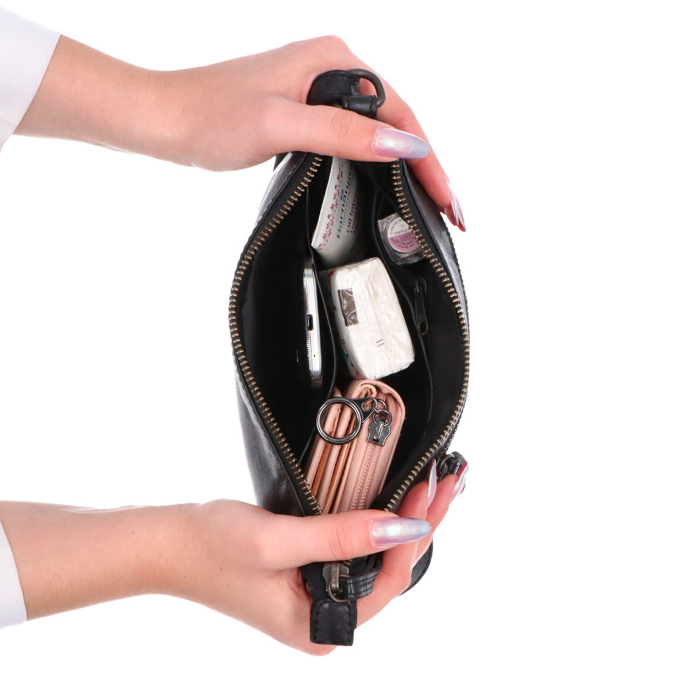 Praktická kožená crossbody na každý den Noelia Bolger materiál kůže zapínání na zip barva černá velikost malá NB 2406 C Vnitřek