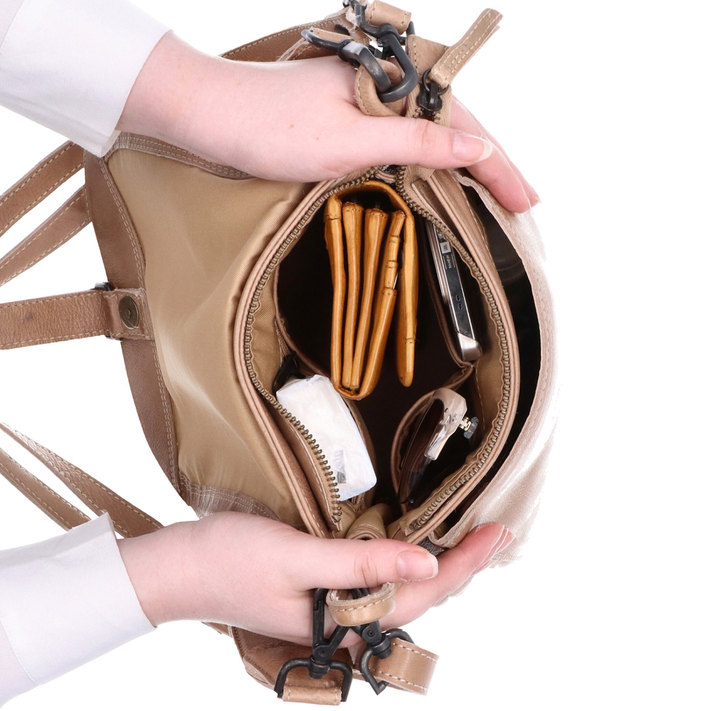Kožená crossbody kabelka se zdobenou klopou Noelia Bolger materiál kůže zapínání s klopou barva béžová velikost střední NB 2030 BE Vnitřek
