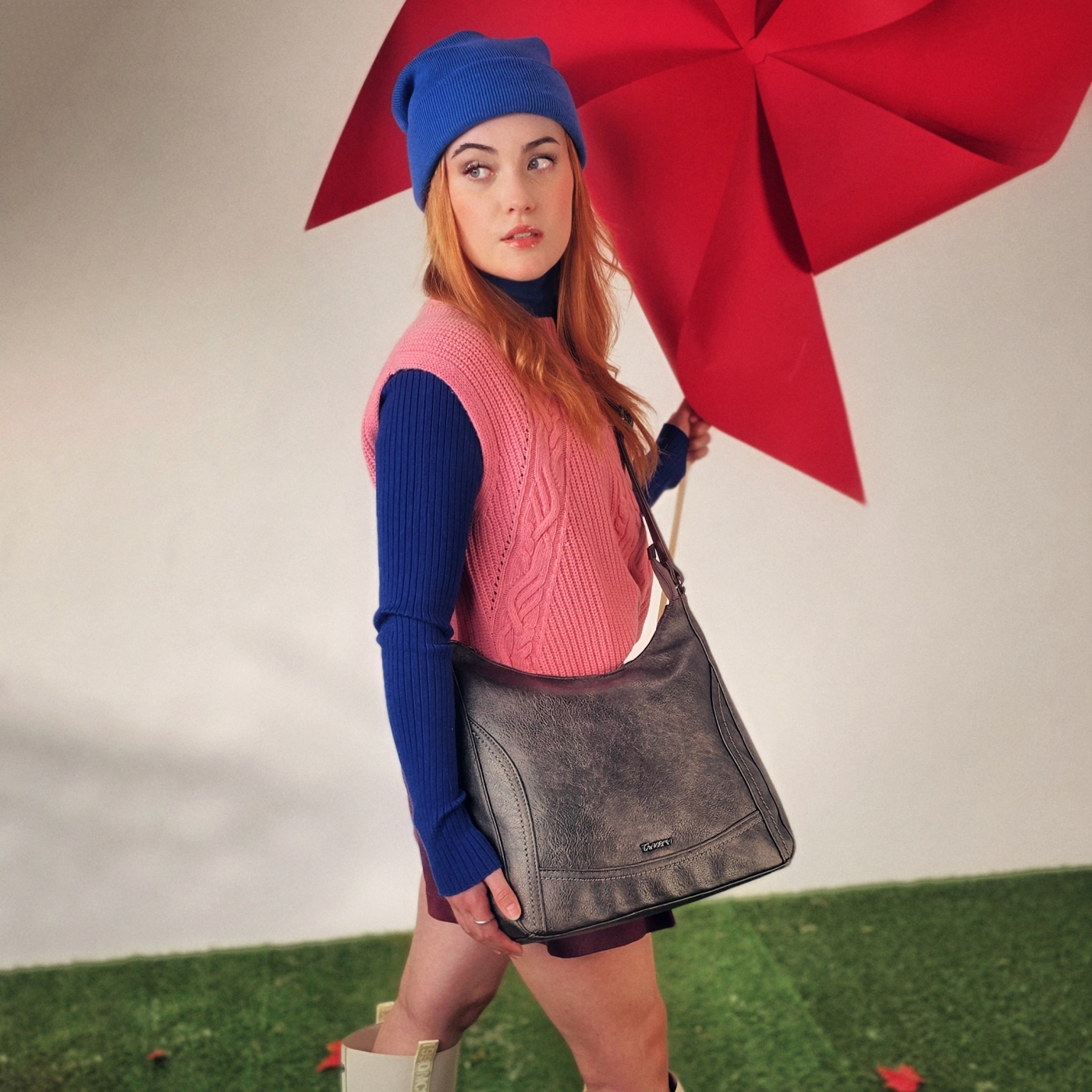Městská crossbody kabelka ze syntetické kůže Tangerin materiál syntetická kůže zapínání na zip barva šedá velikost střední 8046 ANT Lifestyle