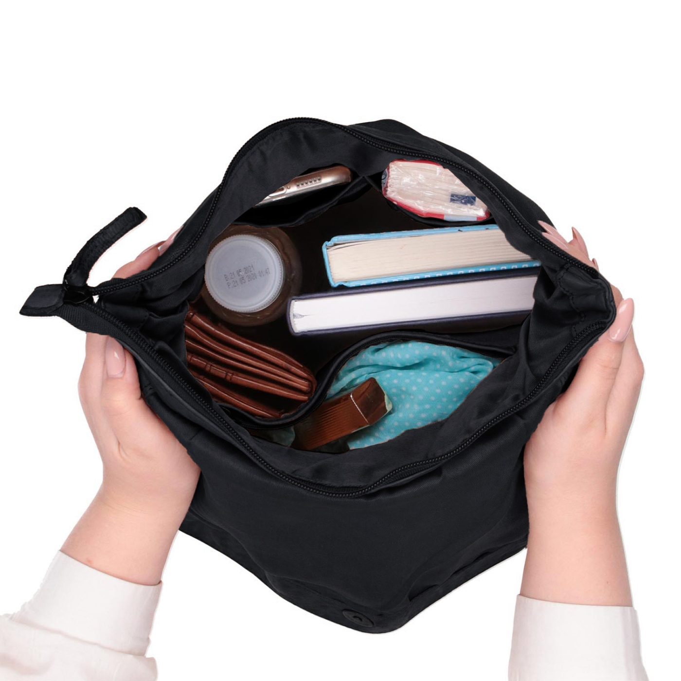 Kožený batoh s klopou ve vintage stylu Noelia Bolger materiál kůže zapínání na zip barva černá velikost střední NB 2014 C Vnitřek