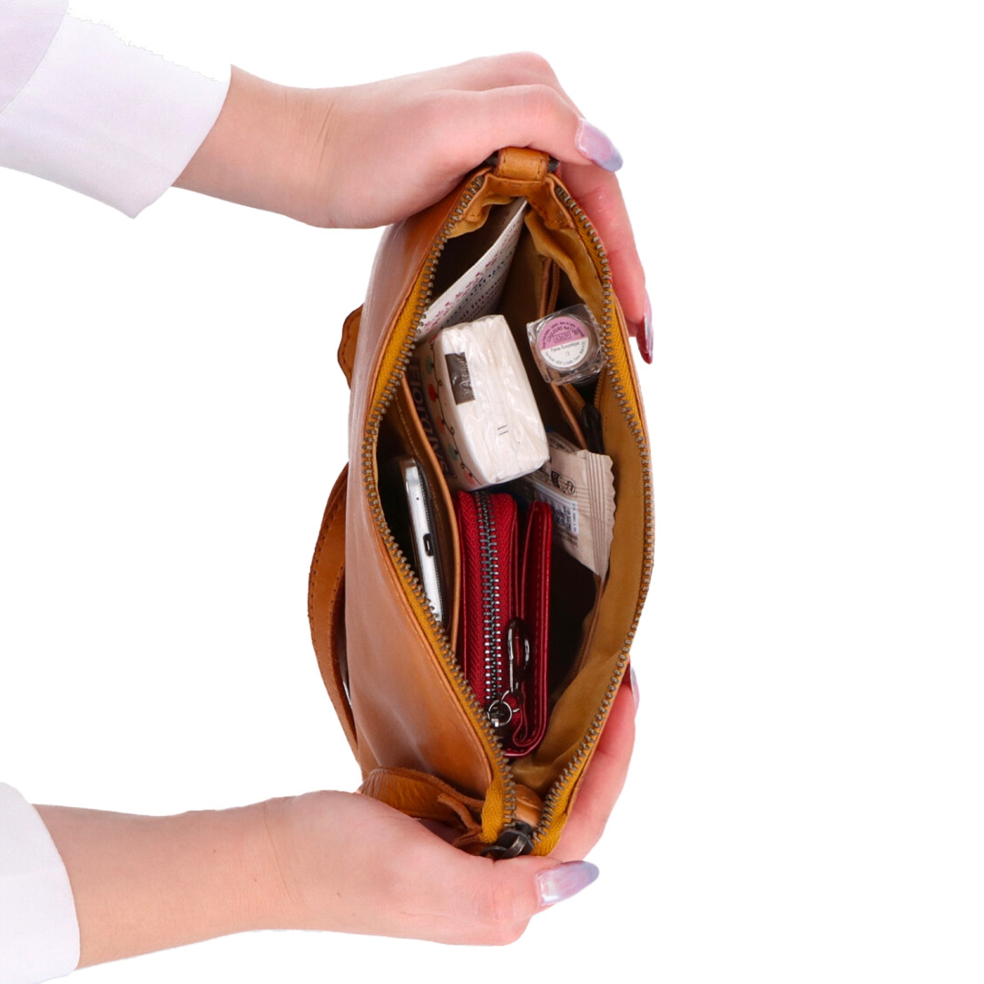 Praktická kožená crossbody na každý den Noelia Bolger materiál kůže zapínání na zip barva žlutá velikost malá NB 2406 ZLU Vnitřek