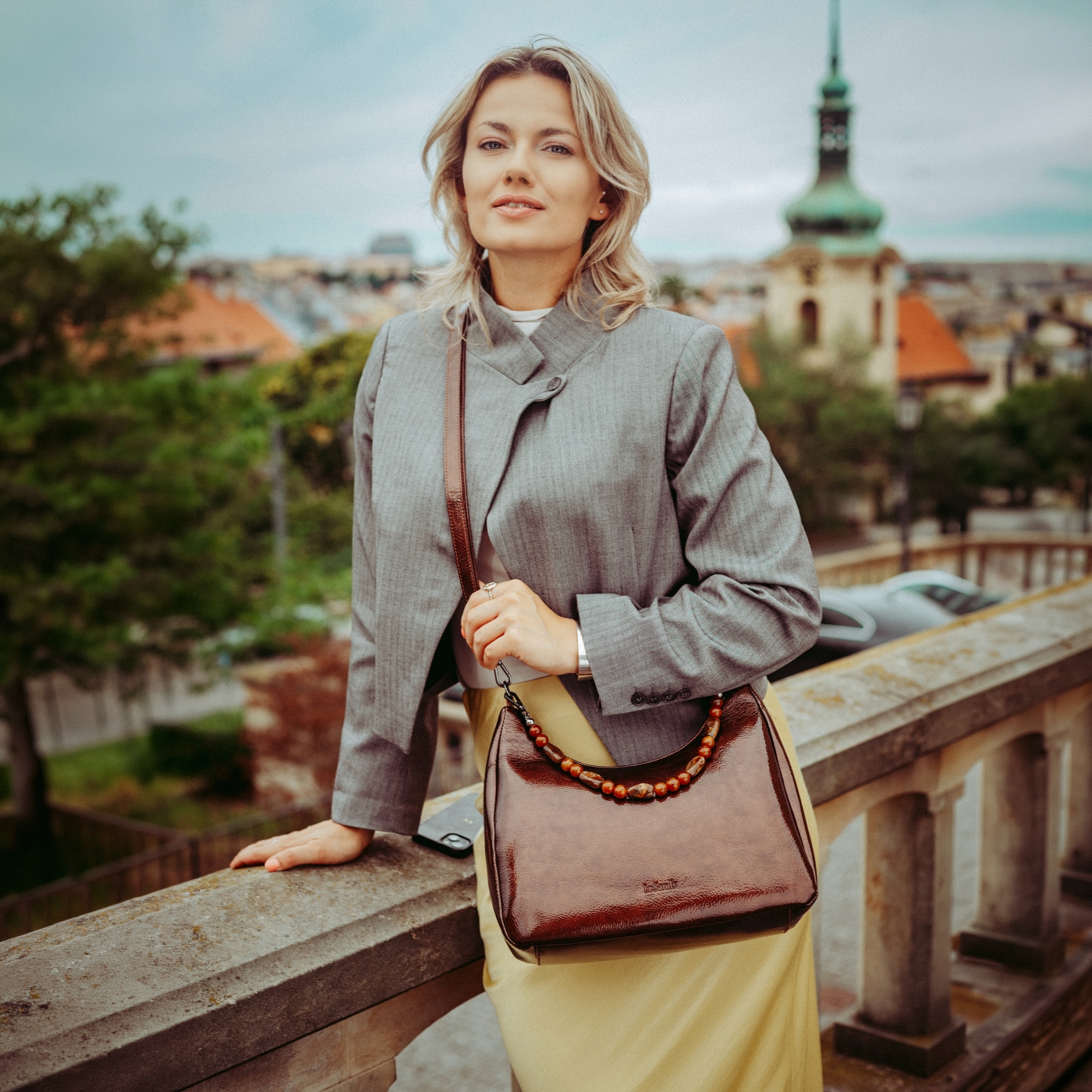Kabelka přes rameno i crossbody s odepínacími popruhy Le Sands materiál syntetická kůže zapínání na zip barva hnědá velikost střední 4637 H Lifestyle