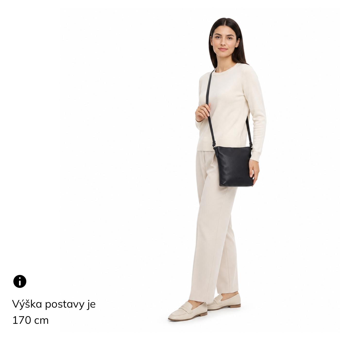 Praktická crossbody kabelka do města i na výlety Carmelo materiál syntetická kůže zapínání na zip barva černá velikost malá 4670 C Na postavě