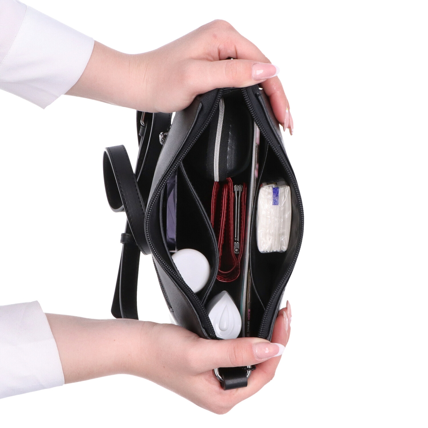Kožená kabelka crossbody Noelia Bolger Noelia Bolger materiál kůže zapínání na zip barva černá velikost malá NB 0097 C Vnitřek