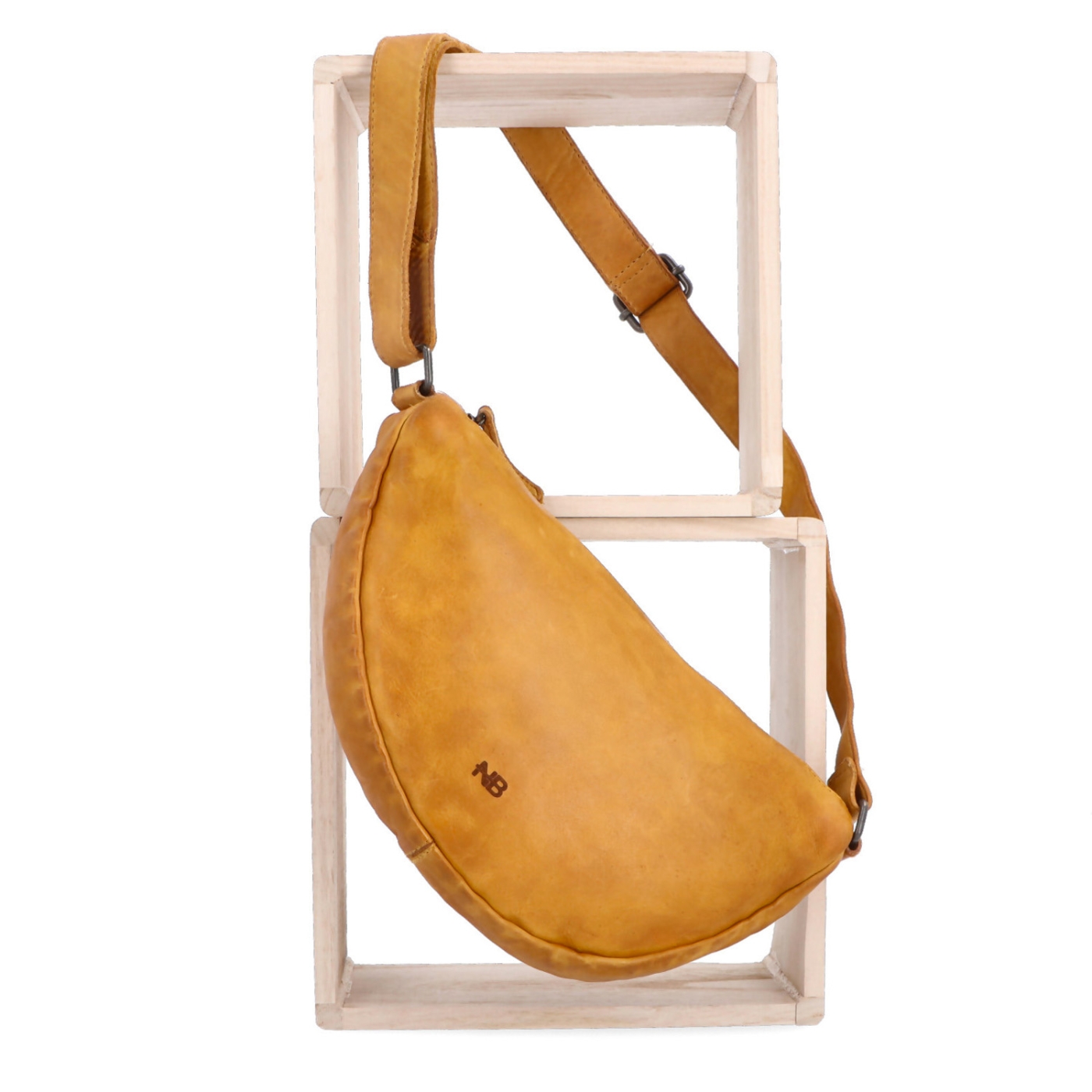 Asymetrická kožená moonbag kabelka