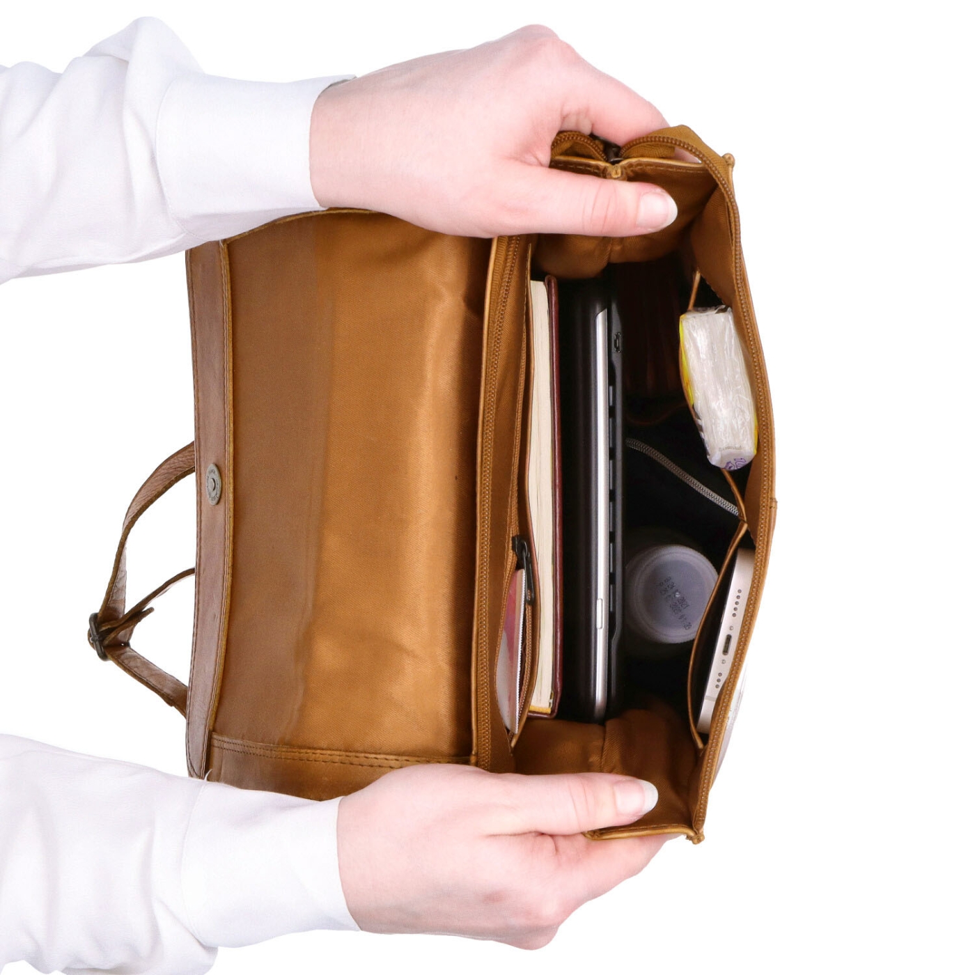 Kožený městský batoh s klopou Noelia Bolger materiál kůže zapínání na zip barva žlutá velikost střední NB 2401 ZLU Vnitřek