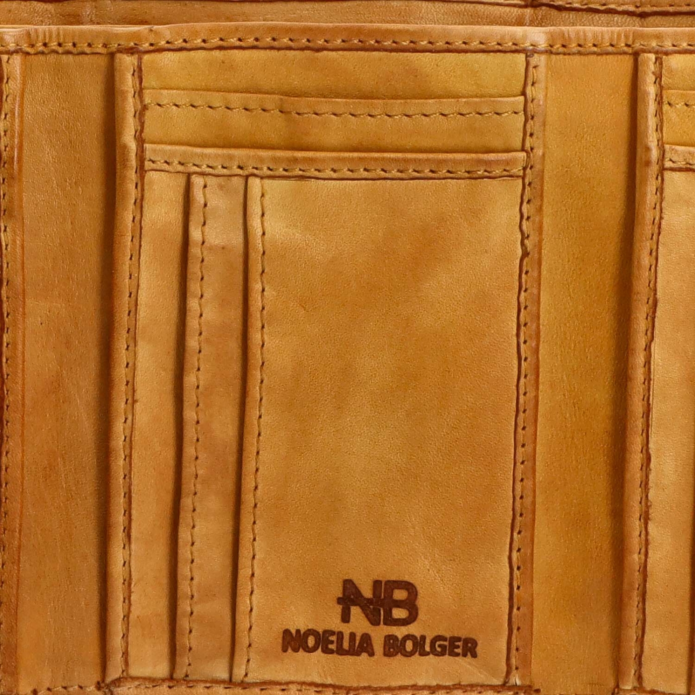 Kompaktní kožená peněženka s mandalou Noelia Bolger materiál kůže zapínání na cvoček barva žlutá velikost střední 5122 NB ZLU Logo