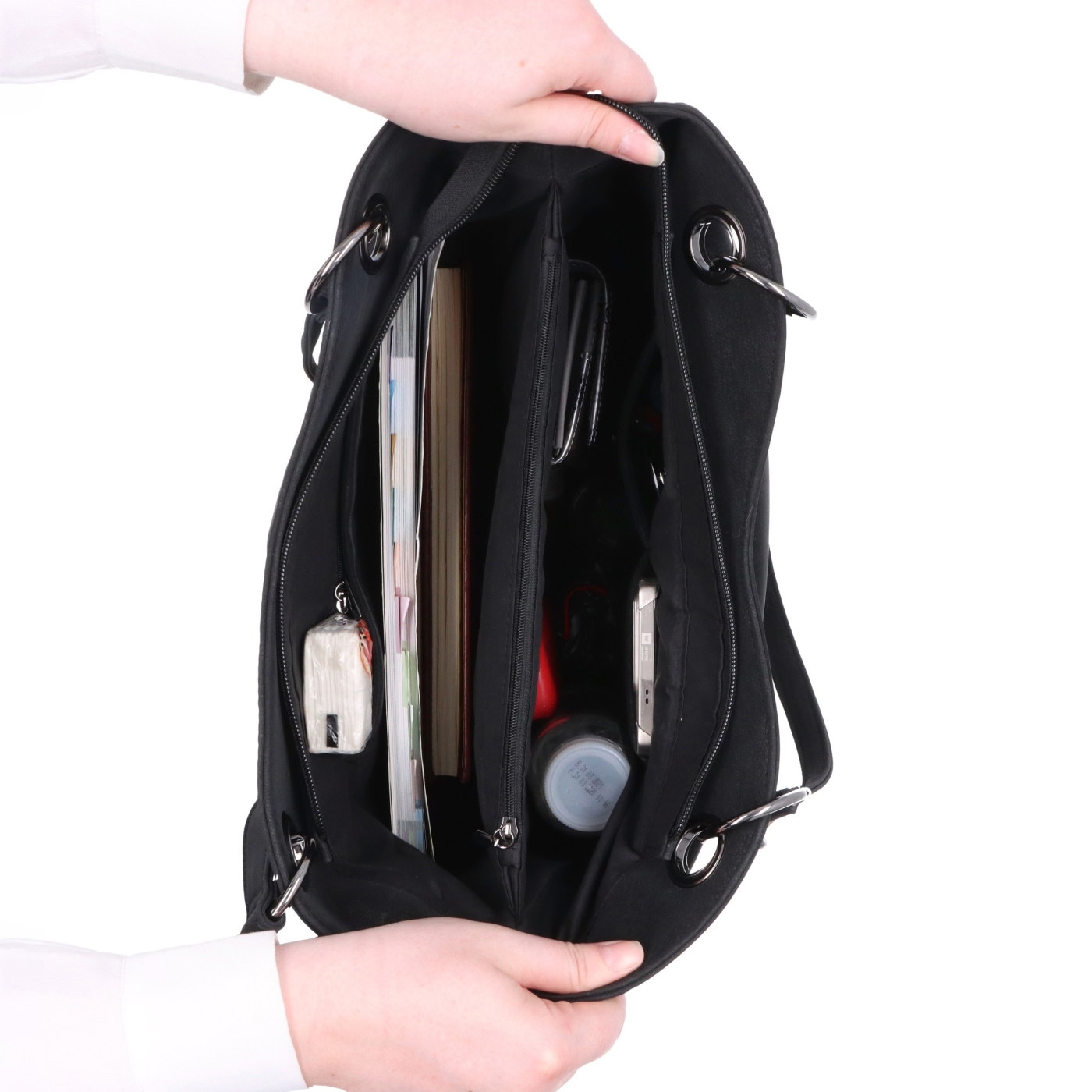 Stylová kabelka přes rameno s odnímatelným přívěskem Carmelo materiál syntetická kůže zapínání na zip barva hnědá velikost velká 4664 TH Vnitřek
