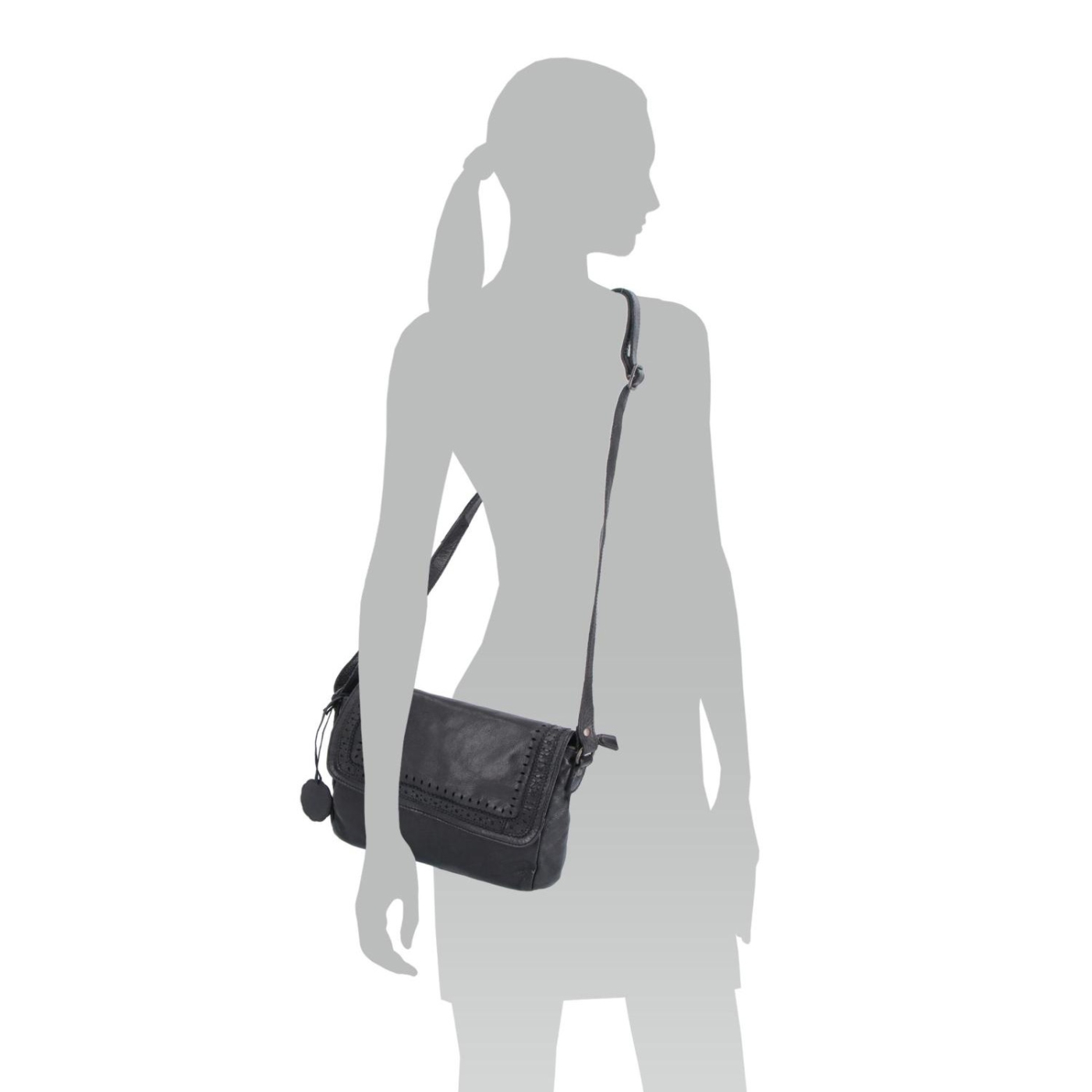 Designová kožená crossbody kabelka s klopou Noelia Bolger materiál kůže zapínání na zip barva černá velikost malá NB 2026 C Na postavě