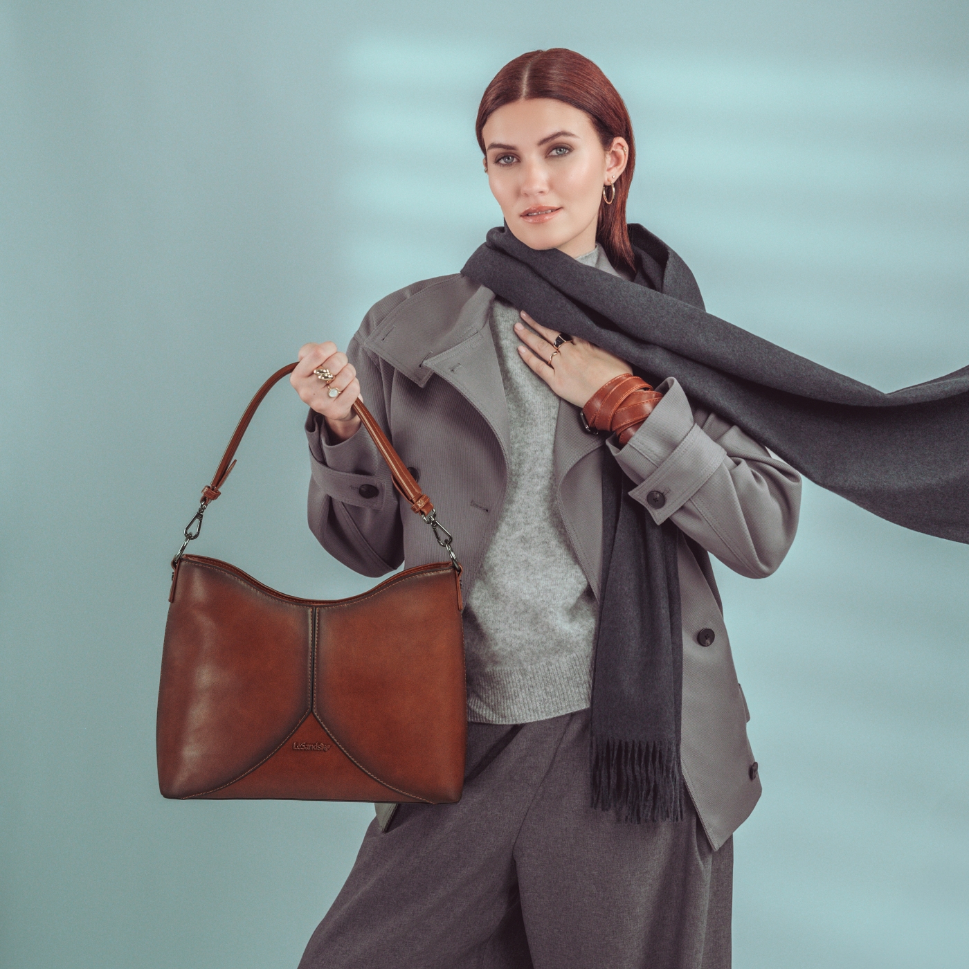 Designová kabelka s popruhem a uchem Le Sands materiál syntetická kůže zapínání na zip barva koňaková velikost střední 7732 KO Lifestyle