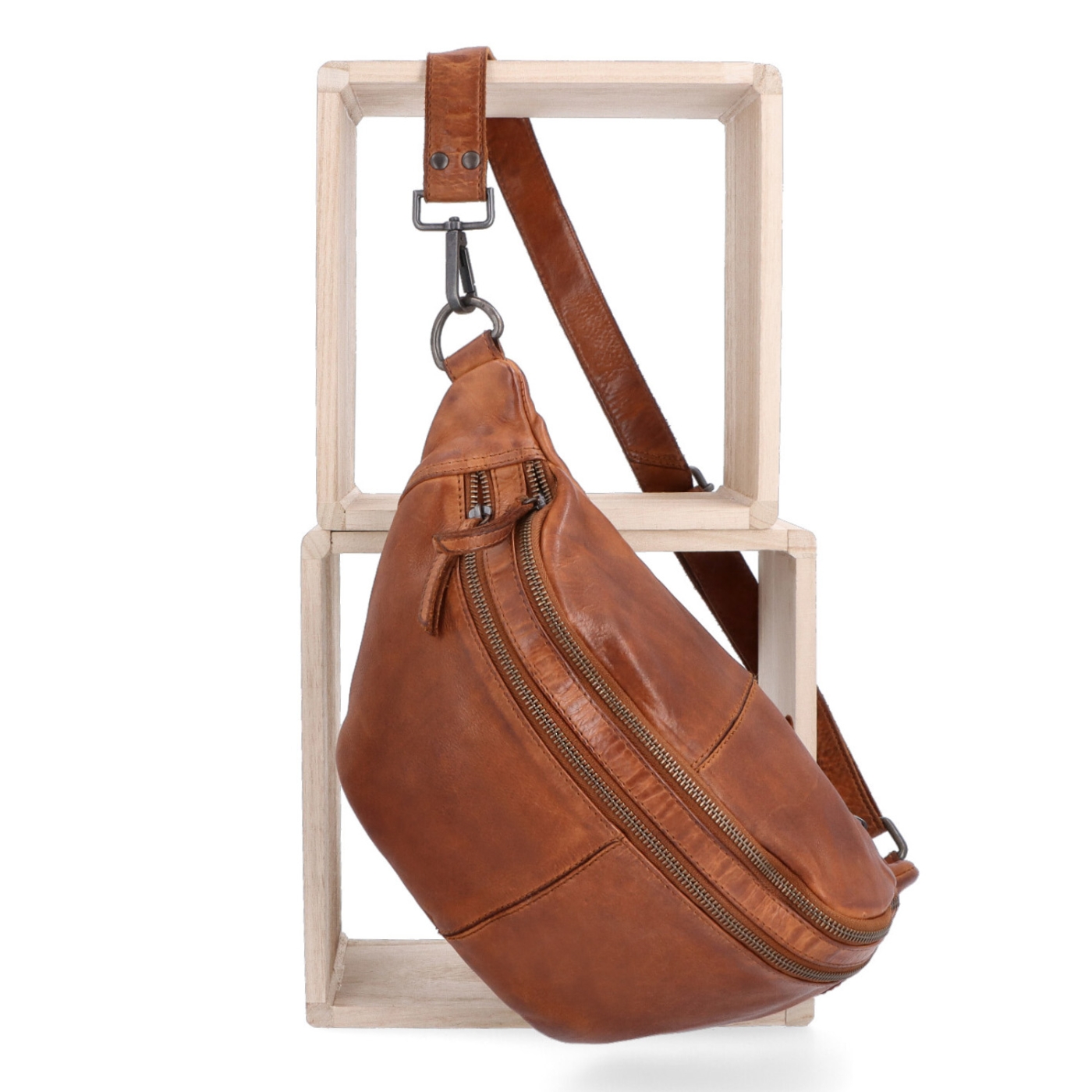 Moderní kožená crossbody ledvinka se dvěma zipy Noelia Bolger materiál kůže zapínání na zip barva koňaková velikost střední NB 2035 KO