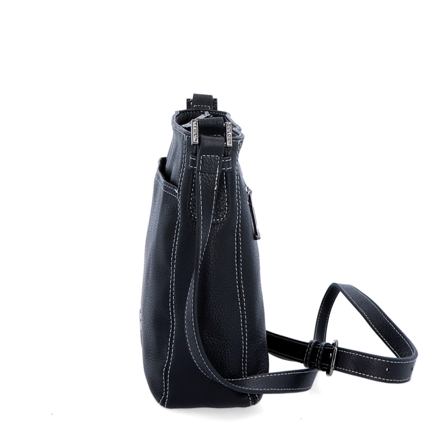Malá kožená crossbody kabelka s výraznějším prošitím Noelia Bolger materiál kůže zapínání na zip barva černá velikost malá NB 3004 C Z boku