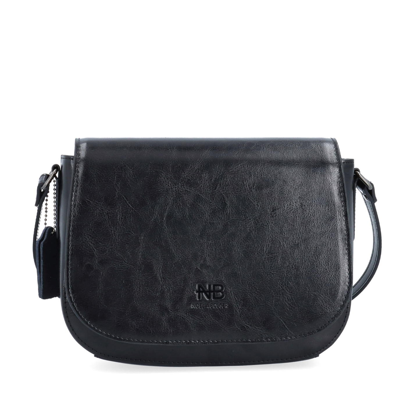 Elegantní kožená crossbody kabelka s klopou Noelia Bolger materiál kůže zapínání s klopou barva černá velikost malá NB 0117 C Zepředu