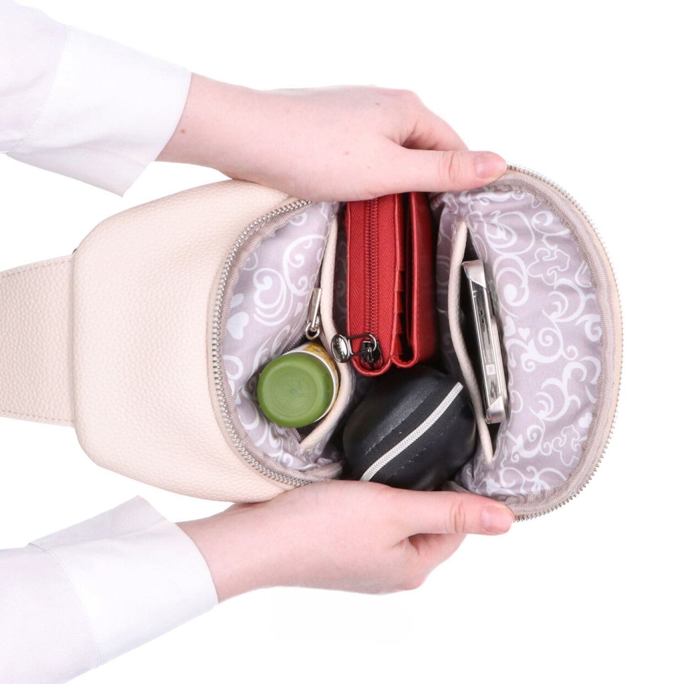 Praktický bodybag na zip Carmelo materiál syntetická kůže zapínání na zip barva černá velikost střední 4356 C Vnitřek