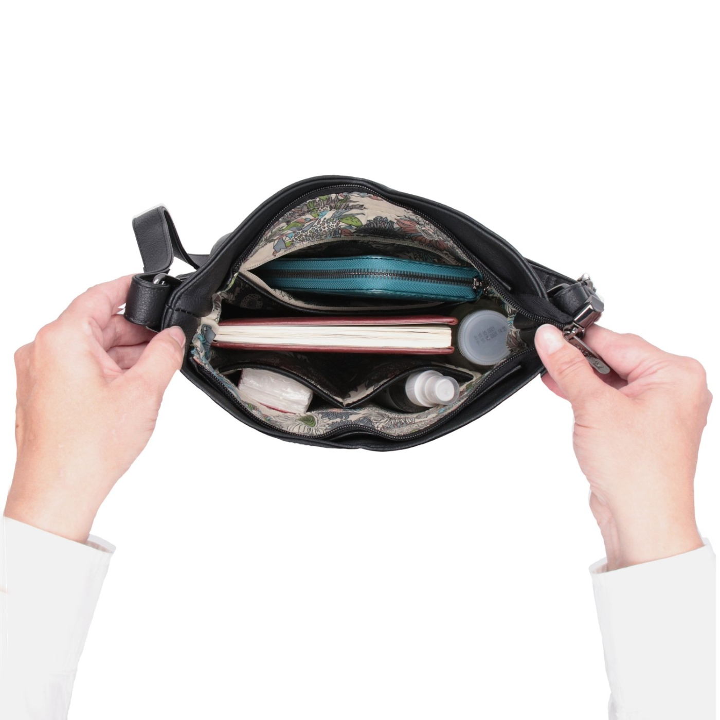 Asymetrická crossbody kabelka s prošíváním Tangerin materiál syntetická kůže zapínání na zip barva hnědá velikost střední 8023 TH Vnitřek