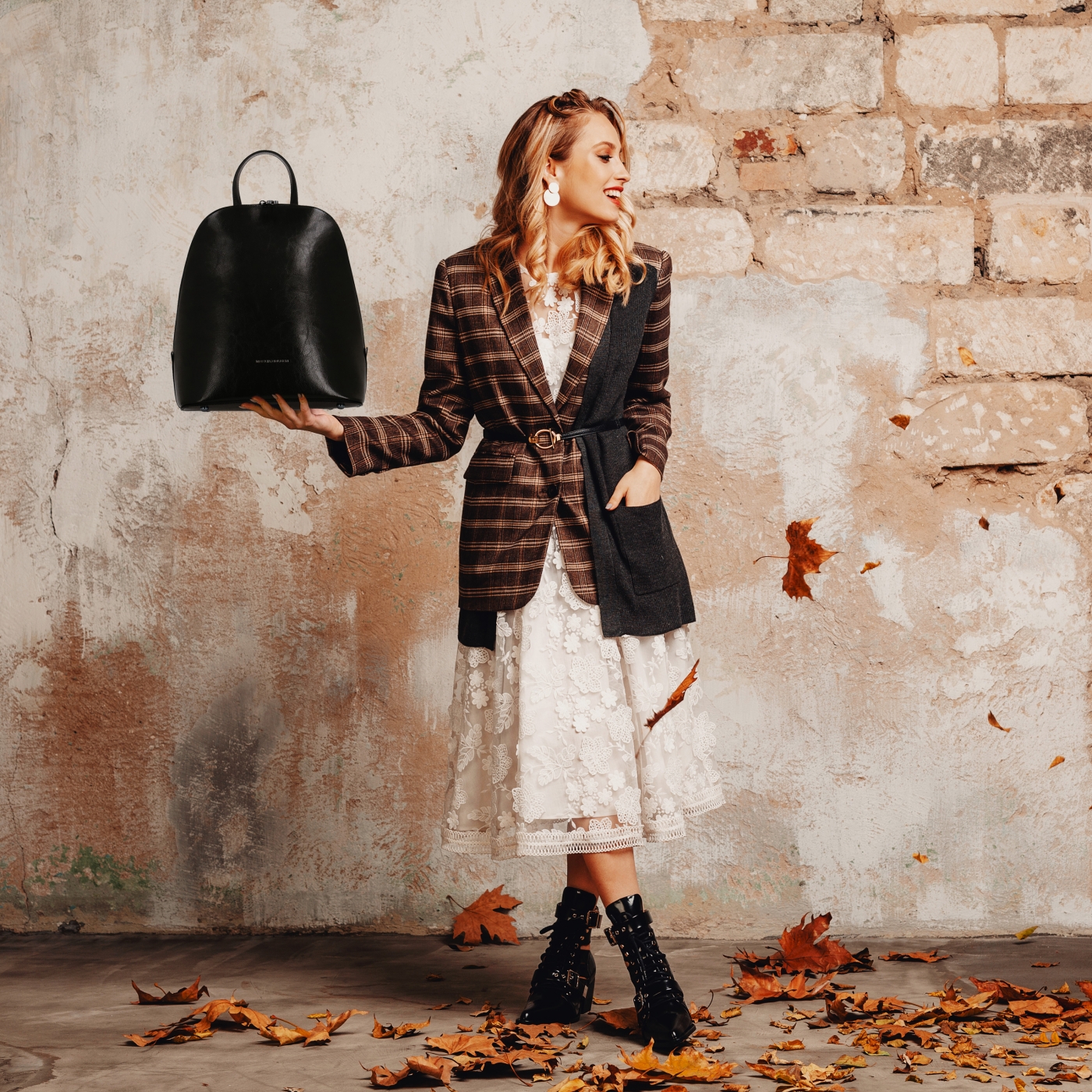Luxusní kožený batoh Noelia Bolger materiál kůže zapínání na zip barva černá velikost střední NB 0045 C Lifestyle