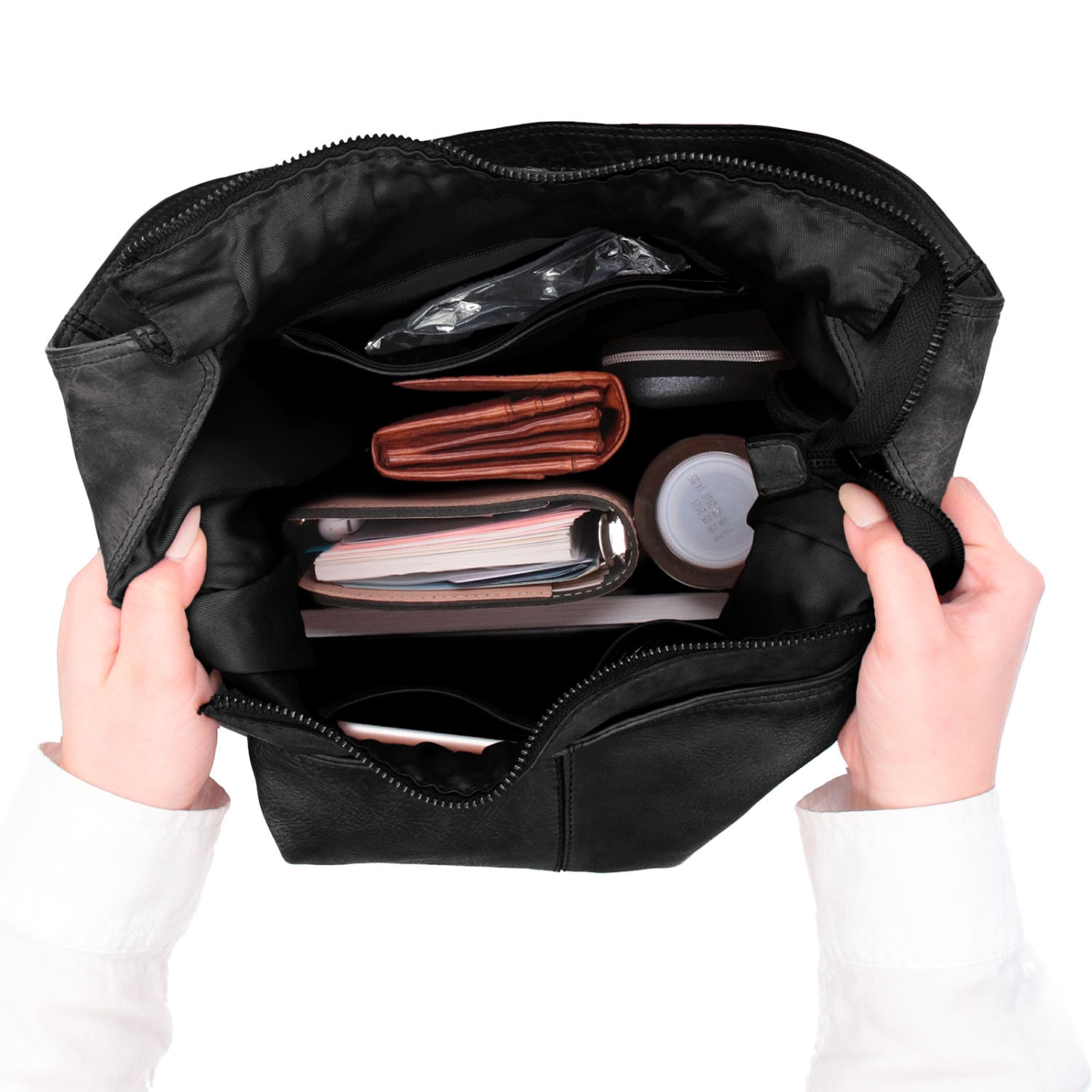 Velká prošívaná kožená shopper kabelka Noelia Bolger materiál kůže zapínání na zip barva černá velikost velká NB 2077 C Vnitřek