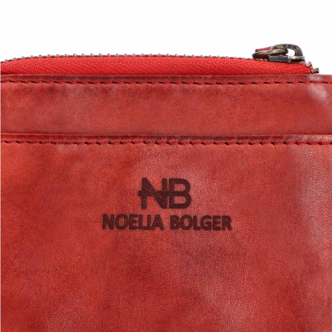 Malá kožená peněženka z měkčí kůže Noelia Bolger materiál kůže zapínání na cvoček barva červená velikost malá 5131 NB CV Logo