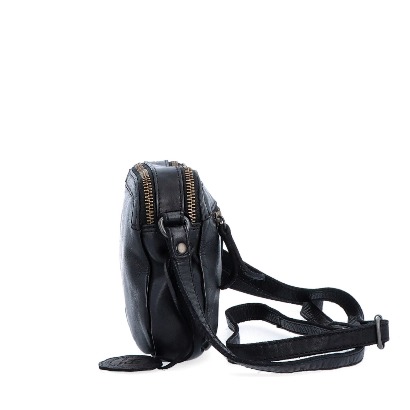 Minimalistická kožená crossbody kabelka Noelia Bolger materiál kůže zapínání na zip barva černá velikost malá NB 2407 C Z boku
