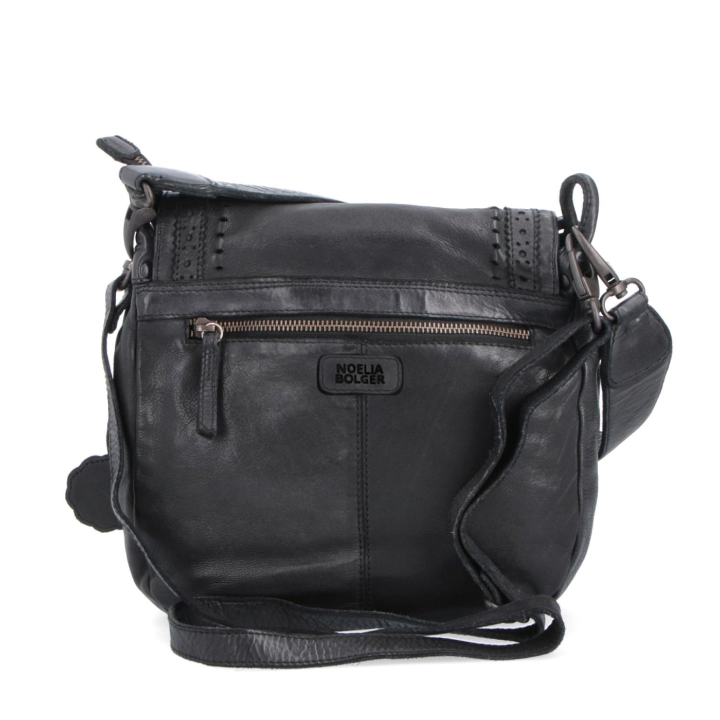Kožená crossbody kabelka se zdobenou klopou Noelia Bolger materiál kůže zapínání s klopou barva černá velikost střední NB 2030 C Zezadu