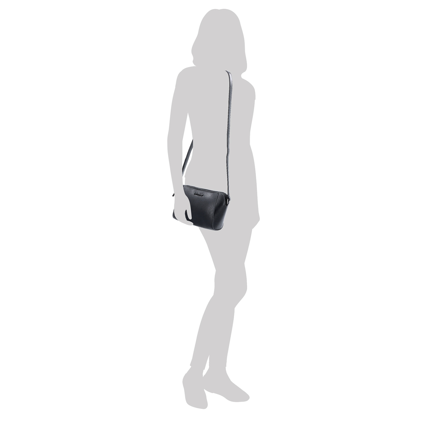 Menší crossbody kabelka se dvěma kapsami LeSands materiál syntetická kůže zapínání na zip barva černá velikost malá 7716 C Na postavě