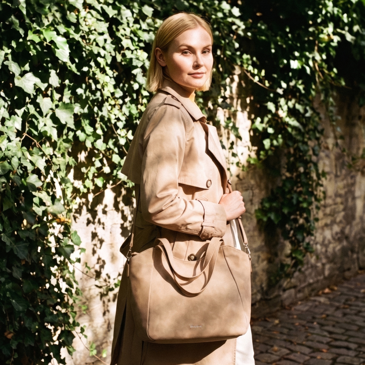 Velká kabelka na rameno s crossbody popruhem Tangerin materiál syntetická kůže zapínání na zip barva béžová velikost velká 1120 MO Lifestyle