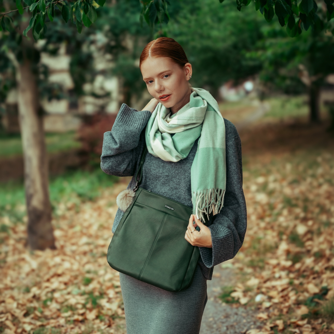 Crossbody kabelka s nastavitelným popruhem Tangerin materiál syntetická kůže zapínání na zip barva zelená velikost střední 8049 TZE Lifestyle