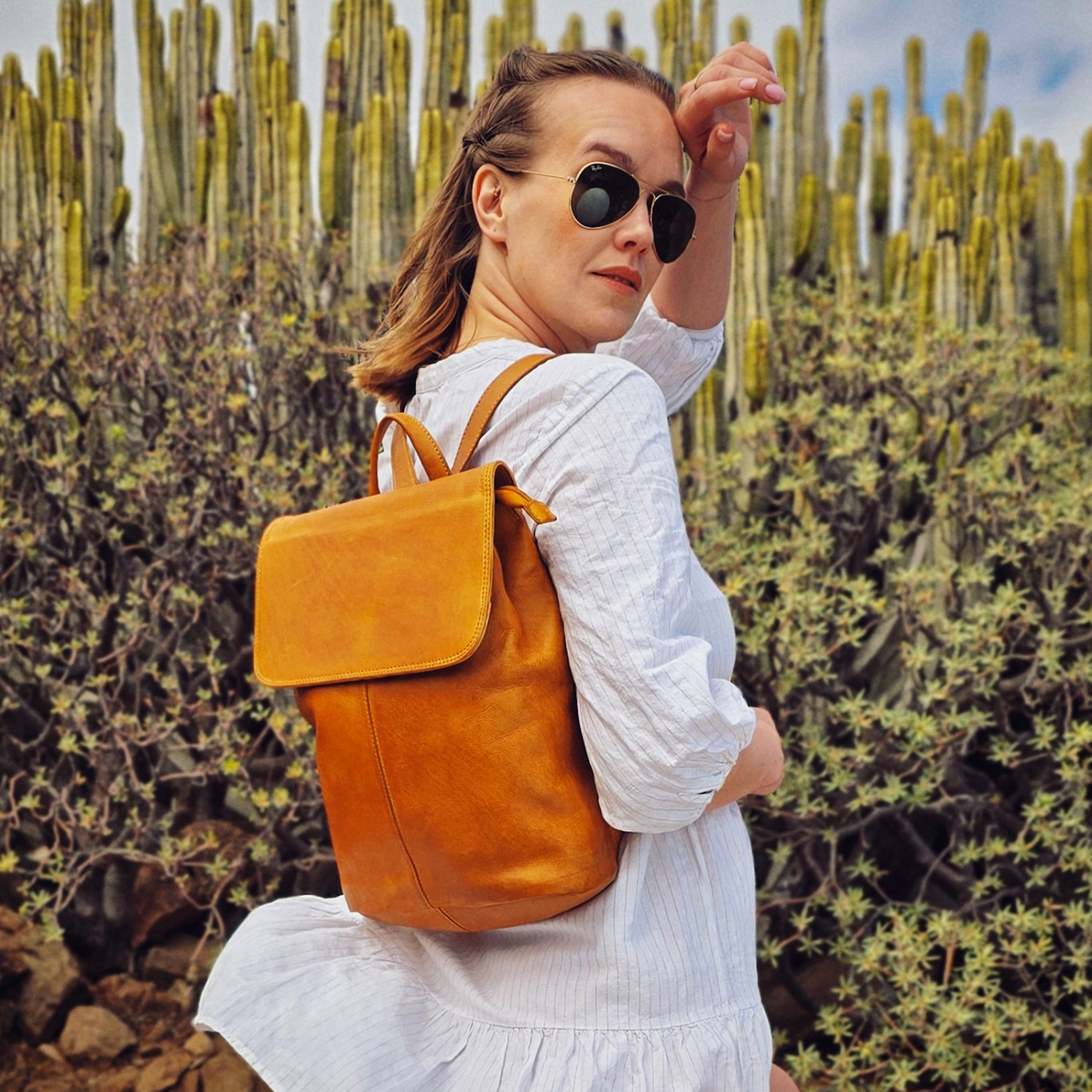 Kožený městský batoh s klopou Noelia Bolger materiál kůže zapínání na zip barva žlutá velikost střední NB 2401 ZLU Lifestyle
