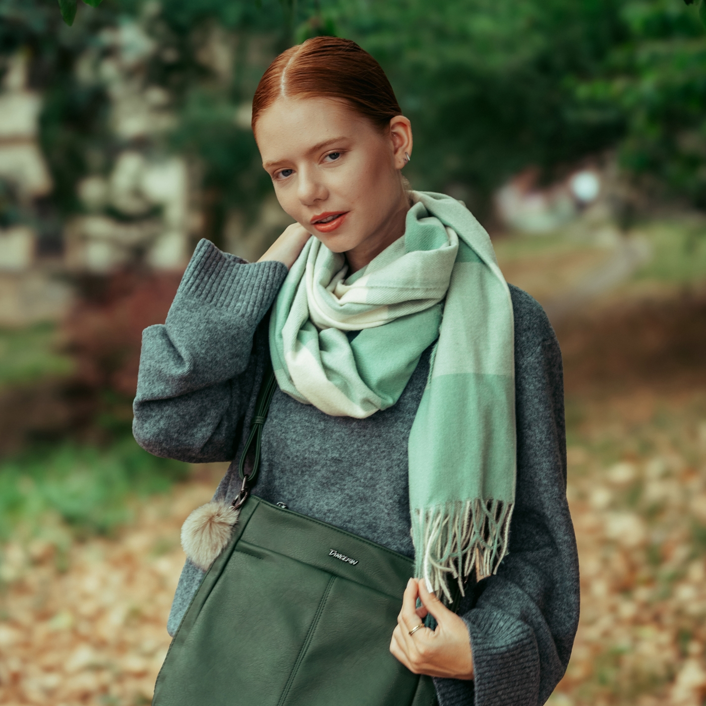 Příjemná šála s kostkovaným vzorem Noelia Bolger materiál Polyester s příměsí vlny barva zelená KZ001 - 02 Lifestyle