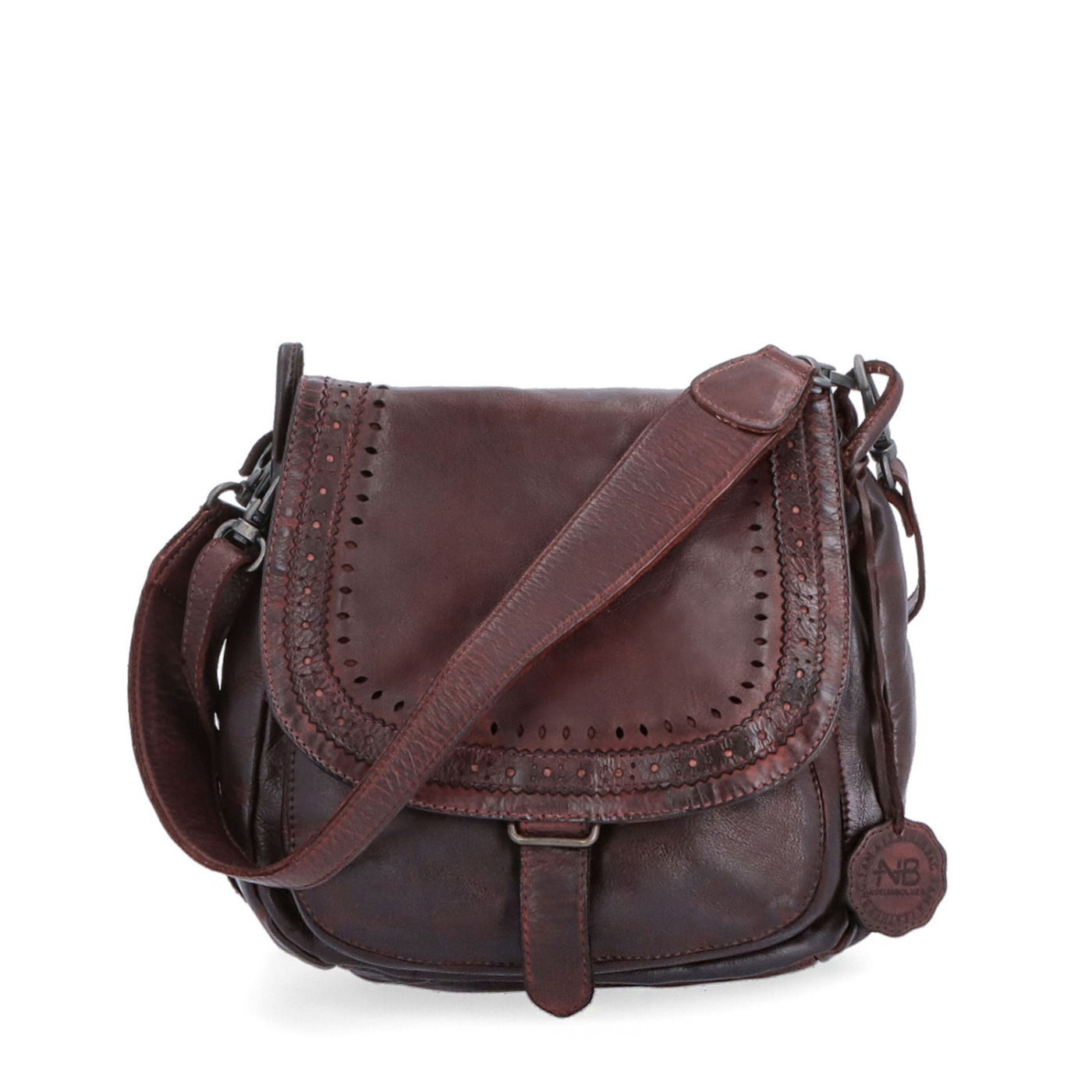 Kožená crossbody kabelka se zdobenou klopou Noelia Bolger materiál kůže zapínání s klopou barva vínová velikost střední NB 2030 BO Zepředu